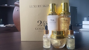 Oem ODM nhãn hiệu riêng <span class=keywords><strong>2025</strong></span> mới đến 24K loạt vitamin C chống lão hóa chăm sóc da Toner cho phụ nữ - Product Image 3