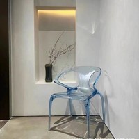 Chaise de salle à manger empilable AVA en cristal avec dossier au design moderne pour la maison, la villa, le bureau, les événements de mariage