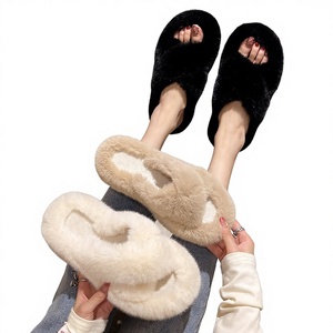 Chaussons d'intérieur pour femme, chauds pour le printemps, à quatre brides croisées, moelleux, respirants, antidérapants, grande taille, rembourrés, décontractés et ajourés - Product Image 1