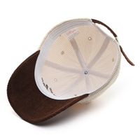 Casquette de baseball sportive en velours côtelé bicolore vintage personnalisable avec broderie de lettres tendance et design feuille sur visière incurvée