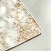 Housse de Challah carrée en satin rose écologique à motif floral Toile de Jouy, brodée, pour le pain de Shabbat, Judaïca