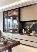 Buffet de rangement multi-niveaux brillant et étanche avec compartiments pour appartement moderne, salle à manger, bar à vin domestique