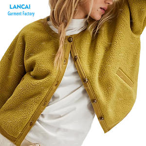 Abrigos de mujer Sherpa a prueba de viento con cuello redondo grueso personalizado con botones frontales, ropa de calle informal - Product Image 1