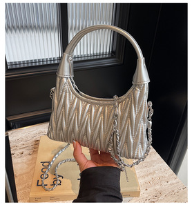 กระเป๋าสะพายข้างทรงหมอนพับได้ <span class=keywords><strong>Miu</strong></span> รุ่น Stone ปิดซิป หนัง PU ซับในโพลีเอสเตอร์ ดีไซน์มาการองสุดฮิต ทันสมัย - Product Image 3