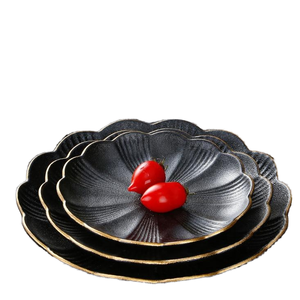 Assiette en porcelaine noire mate à motif végétal nordique créatif, bord doré, résistante au four, pour la maison et les réceptions en restaurant - Product Image 1