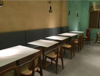 Table à manger carrée en marbre doré de luxe pour hôtel et restaurant moderne avec base en acier inoxydable
