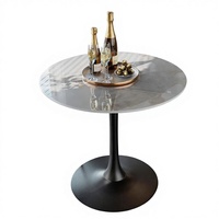 Mesa de Bar de Mármol Blanco de Cuatro Barras con Diseño Moderno, Revestimiento Resistente a las Manchas, Patas Negras - Para Cocina, Bar y Cócteles