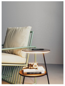 Moderna Lampada da Terra Intelligente da Comodino con Tavolino, Ricarica Wireless, Struttura in <span class=keywords><strong>Legno</strong></span> e Metallo e Luce Notturna a LED - Product Image 5