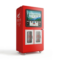 Máquina expendedora de agua purificada por ósmosis inversa para exteriores, con sistema de pago por monedas, tarjeta de crédito y código QR.