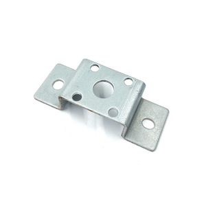 Support de fixation en tôle d'acier galvanisé, fabrication sur mesure, découpe laser, estampage, quincaillerie de montage pour l'industrie automobile - Product Image 1