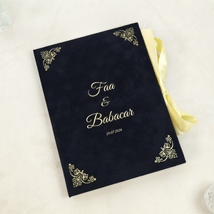 Elegante Tarjeta de Invitación de Boda con Estampado Dorado, Carpeta de Terciopelo e Inserto con Código QR, Personalizada para Bodas - Product Image 3