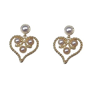 Orecchini a perno romantici esagerati barocchi retrò a forma di cuore intagliato con perle imitate e placcatura in oro in lega di zinco, idea regalo - Product Image 1