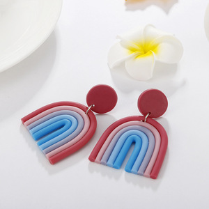 Boucles d'oreilles clous géométriques en forme de U, douces et simples, en argile polymère, faites à la main, arc-en-ciel, pour l'été - Product Image 5