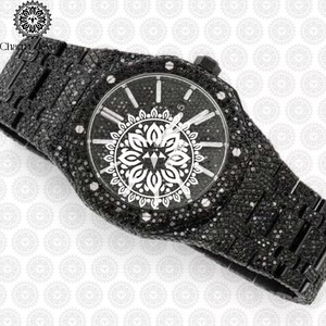 Montre en diamant à la mode, fabriquée en Inde, avec des matériaux de qualité supérieure, pour un usage quotidien, des fêtes, des événements et autres occasions, disponible à la vente. - Product Image 6