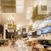 Lustres personnalisés modernes en cube de couleur sable Lampes suspendues pour la décoration de plafond de restaurant d'hôtel Excellentes ventes pour l'avant