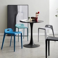 Tabouret empilable sans dossier en plastique coloré, chaise moderne pour café, restaurant, salle d'attente, siège portable pour cuisine, bar, événements