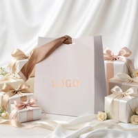 Sacs cadeaux personnalisés en papier blanc mat avec logo pour petites entreprises, idéaux pour boutiques de vêtements pour bébés filles – Quantités petites commandées acceptées