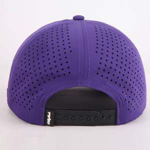 Casquette de baseball unisexe sportive en polyester 100% imperméable et respirante avec logo personnalisé, découpe laser 5 panneaux et trous, style corde - Product Image 4