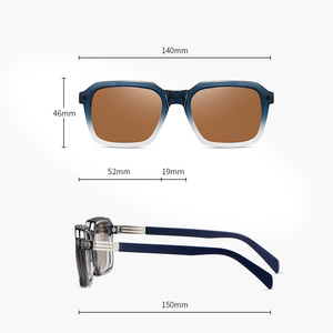 <span class=keywords><strong>Occhiali</strong></span> <span class=keywords><strong>da</strong></span> <span class=keywords><strong>Sole</strong></span> Unisex S33106 Polarizzati con Montatura Completa Rettangolare, Lenti UV400, Logo Personalizzato Stampato, Clip Pieghevole, Montature Ottiche Grigio Tè - Product Image 5