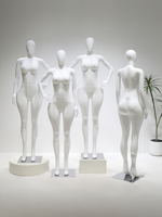 Mannequin féminin grande taille en plastique flexible, modèle européen original BBL, silhouette voluptueuse, poitrine et hanches généreuses, base en acier inoxydable