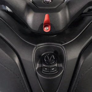 וו אחסון לאופנוע ימאהה XMAX 300 2018 2024, וו קדמי מאלומיניום, התאמה ייעודית, סיטונאי - Product Image 3