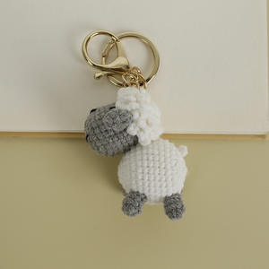 <span class=keywords><strong>Portachiavi</strong></span> Amigurumi <span class=keywords><strong>a</strong></span> Forma di Pecora Fatto <span class=keywords><strong>a</strong></span> Mano all'Uncinetto, Mini Ciondolo Carino per Borsa, Giocattolo Animale all'Uncinetto per Regalo Festivo - Product Image 6