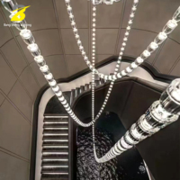 Lustre cascade moderne de luxe avec chaîne de perles de cristal, suspension LED créative en cristal pour escalier d'hôtel