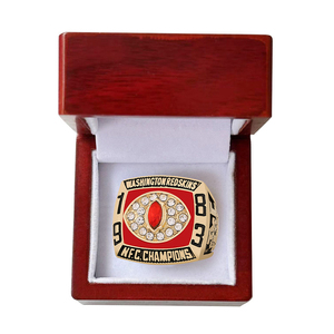 Anello del Campionato 1983 dei Washington Redskins, Anello di Moda in Lega con Cristalli Micro-incastonati, Anello da Uomo Placcato Oro con Motivo Geometrico - Product Image 6