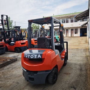 Chariot élévateur Toyota d'occasion à vendre, 2,5 tonnes, moteur usagé, mini-machine de levage, poids 4300 kg, 0-2000 heures d'utilisation - Product Image 6