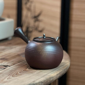 Tetera Kyusu <span class=keywords><strong>de</strong></span> 650 ml, hecha a mano, <span class=keywords><strong>de</strong></span> <span class=keywords><strong>arcilla</strong></span> púrpura, con asa lateral y colador <span class=keywords><strong>de</strong></span> cerámica para té verde y Oolong en hojas sueltas - Product Image 3