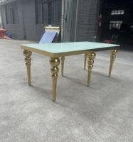 Table de banquet rectangulaire de luxe en verre avec pieds en métal doré perlé pour événements et fêtes – Approvisionnement direct usine