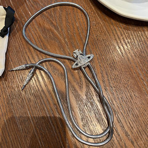 VVN Empress Vivienne Hochwertige, fein verarbeitete magnetische Saturn-Schleifenkette, lange kubanische Pulloverkette, 2-in-1-Choker - Product Image 1