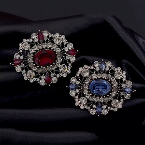 Broche de Cristal Luxuoso de Alta Qualidade para Mulheres, Estilo Retrô Europeu-Americano, Elegante e Moderno, Acessório de Moda para Casacos e Corsages - Product Image 4