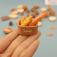 Miniature de maison de poupée : Panier à pain en bambou, panier de rangement pour cuisine miniature, accessoires de scène en résine