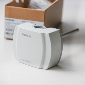 Capteur de température d'eau immergé en plastique QAE2164.010, sortie DC 0-10V, plage -10-120°C, installation facile, CVC - Product Image 6