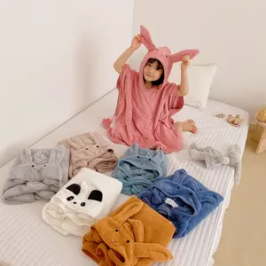 Robe à capuche pour enfants, serviette de bain pour garçons et filles, pyjama à design de dessin animé, vêtements de nuit