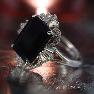 Anillo de aniversario para mujer con cristales negros vintage de la serie Otherworld - Product Image 4
