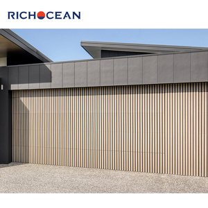 Portes <span class=keywords><strong>de</strong></span> <span class=keywords><strong>garage</strong></span> automatiques électriques invisibles en aluminium sectionnelles en bois isolées <span class=keywords><strong>de</strong></span> luxe Richocean pour les maisons - Product Image 3