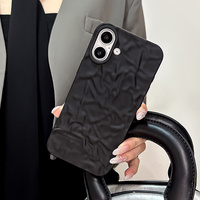 Coque de téléphone en silicone souple noir mat avec texture froissée 3D effet feuille d'étain pour iPhone 18 Pro Max 17 16 15 Plus – Tendance et stylée