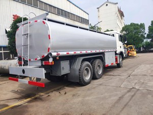 รถบรรทุกน้ำมันอเนกประสงค์สำหรับขาย ขนาด 25000L-33000L ยี่ห้อ Sinotruk HOWO รถบรรทุกเติมน้ำมันเครื่องบิน รถบรรทุกอุตสาหกรรมพิเศษ - Product Image 6
