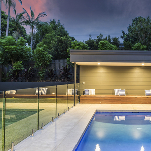 Recinzione <span class=keywords><strong>per</strong></span> Piscina in Vetro Temperato Senza Telaio in Acciaio Inox <span class=keywords><strong>di</strong></span> Alta Qualità con Balaustra Fissata a Vite e Cerniera <span class=keywords><strong>per</strong></span> Porta <span class=keywords><strong>per</strong></span> Villa - Product Image 1