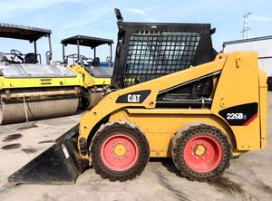 Cargadoras Usadas Caterpillar CAT 226 Mini Cargadora en Buen Estado, Segunda Mano a Bajo Precio con Motor Cummins - Product Image 2
