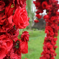 Fabrikpreis Großhandel Beliebter Herzförmiger Bogen Hochwertige Künstliche Seidenrosen Roter Herz-Blumenbogen für Hochzeitsanträge