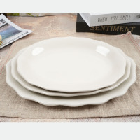Ensemble d'assiettes en céramique ivoire de différentes tailles Assiettes à dîner ovales de luxe en forme de pétoncle de haute qualité avec de multiples utilisations