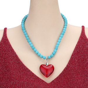 Collier en forme de cœur turquoise avec pendentif en verre rouge, bijoux à porter au quotidien - Product Image 3