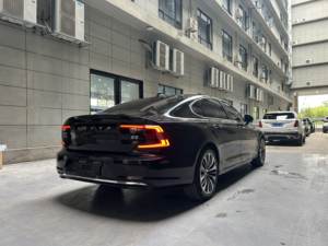 Volvos S90 d'occasion 2023 B5 Momentum Luxe 250HP 48V Hybride Léger 8AT Berline Chine VI - Product Image 4