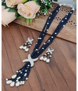 Conjunto de Joyería Mala con Cuentas Hechas a Mano Tradicionales, con Piedras de Primera Calidad y Aretes Coordinados para Ocasiones Culturales y de Moda - Product Image 1
