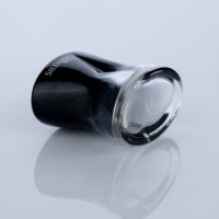 Nouveau design de bouteille de parfum en verre de 100ml de forme unique avec dégradé noir de luxe avec pulvérisateur