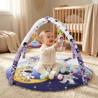 Tapis de jeu pour bébé tendance, couleurs vives et modernes, piscine à balles, aire de jeux pour bébé avec arches cosmiques et personnage fusée détachable