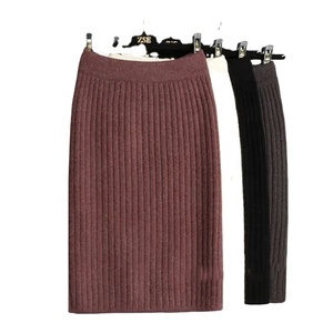 Jupe crayon mi-mollet décontractée en maille respirante polyester/spandex style tendance automne-hiver pour femmes et jeunes filles Ohsisa - Product Image 1